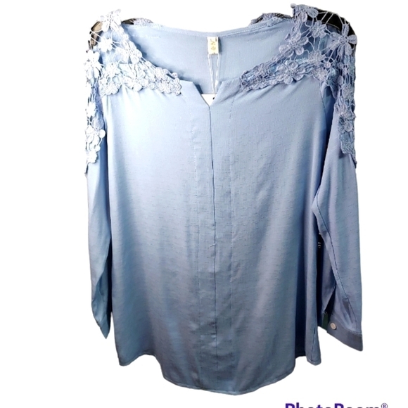 Lt. Blue NWT XL Top crochet lace at neck no fabic label - Picture 1 of 9